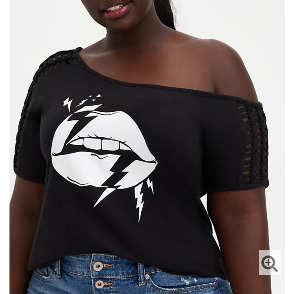 Nwt Torrid size 3 Lips Lattice off shoulder Top